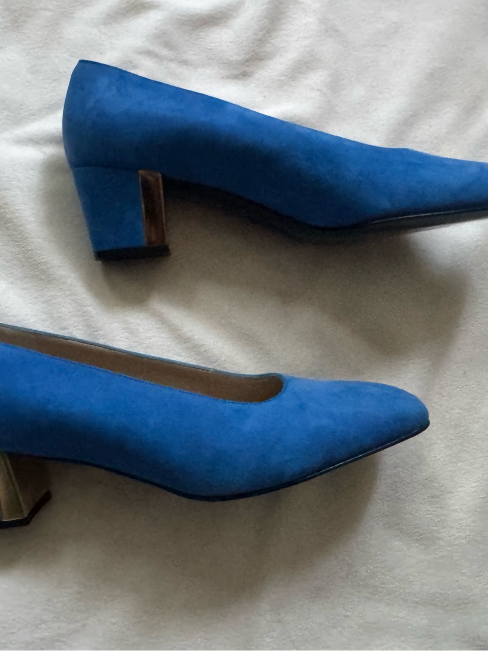 St. John suede heels - Picture 4 of 9